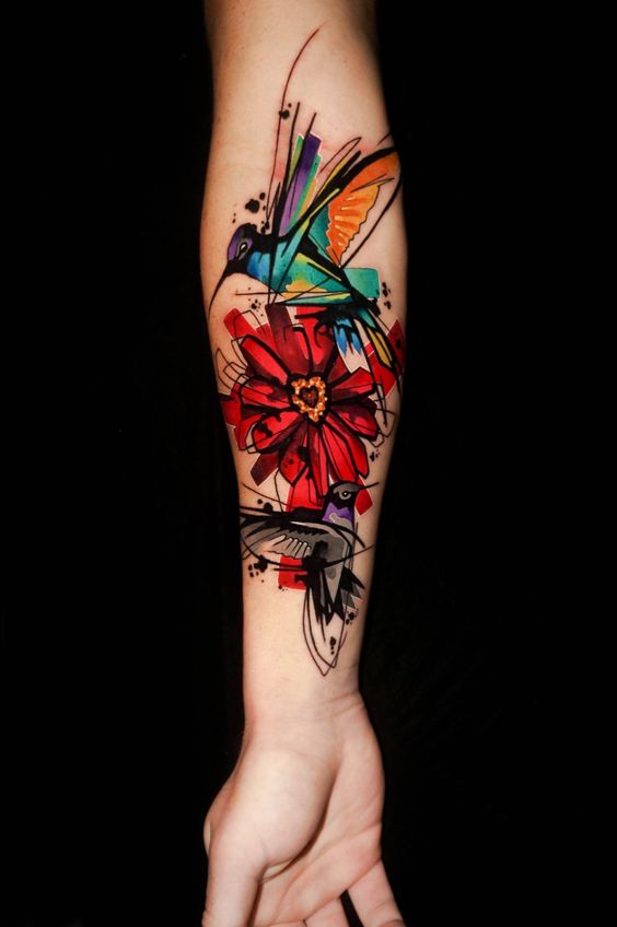 tatouage graphique Colibri sur l'avant-bras