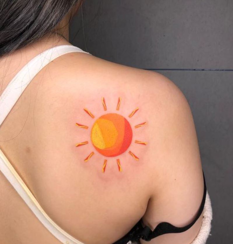 Tatouage Soleil Jaune Orangé