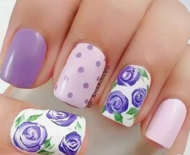 nail Art Fleur De Rose Violet