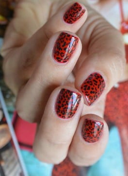Nail art léopard rouge
