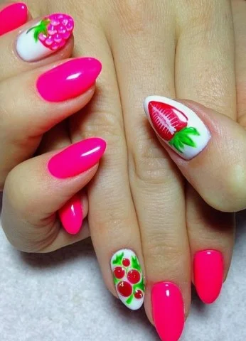 nail Art Rose Avec Des Motifs Fruits