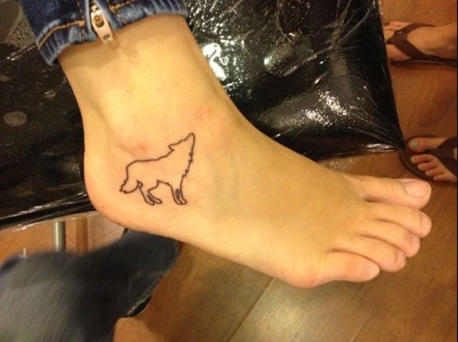 Tatouage De Loup En Simple Ligne 