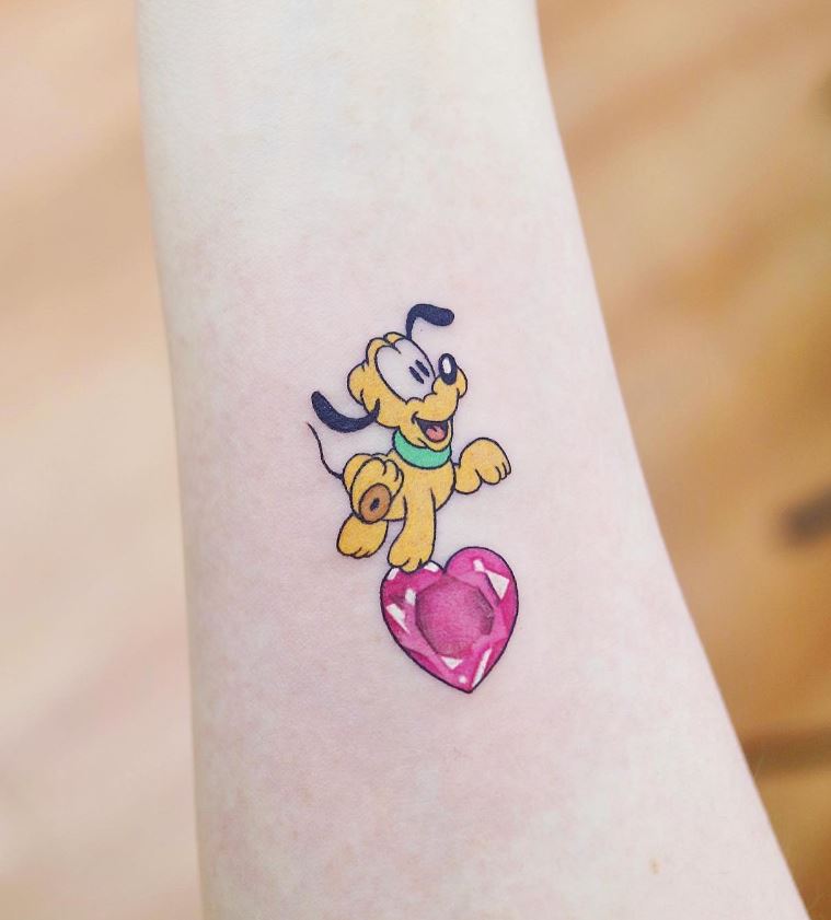 Tatouage Disney Pluto Et Coeur Diamant 