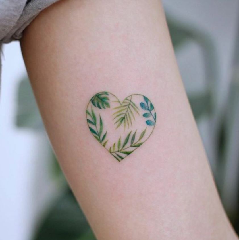 Tatouage Femme Minimaliste Coeur En Feuilles