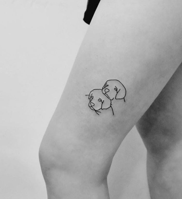 Tatouage Minimaliste Duo De Chien Sur La Cuisse