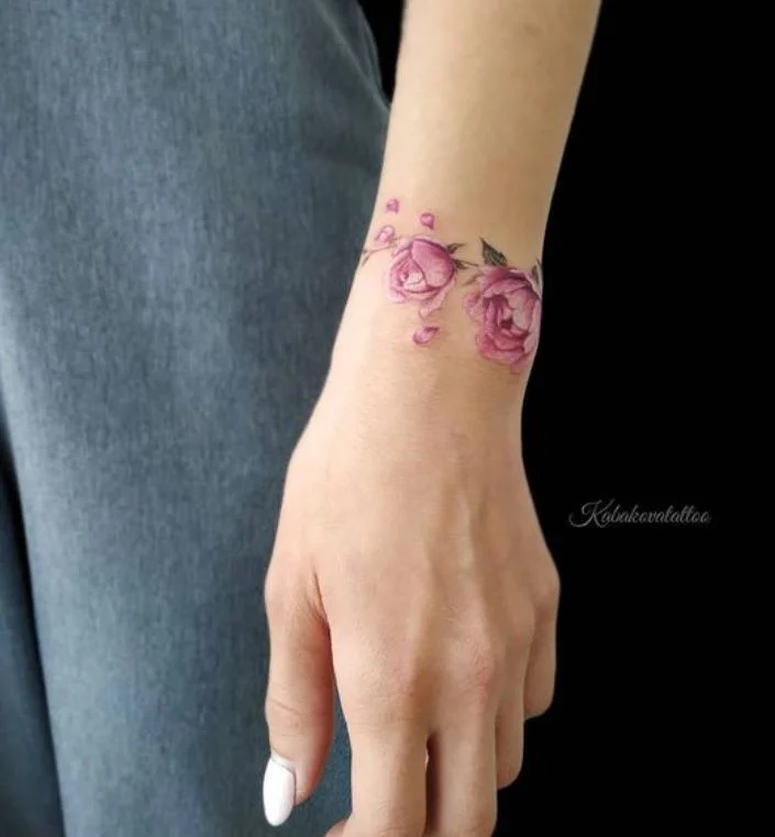Tatouage Minimaliste Pivoine En Bracelet