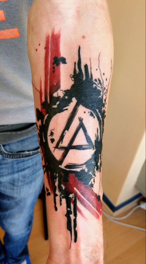 tatouage graphique Symbole sur l'avant bras