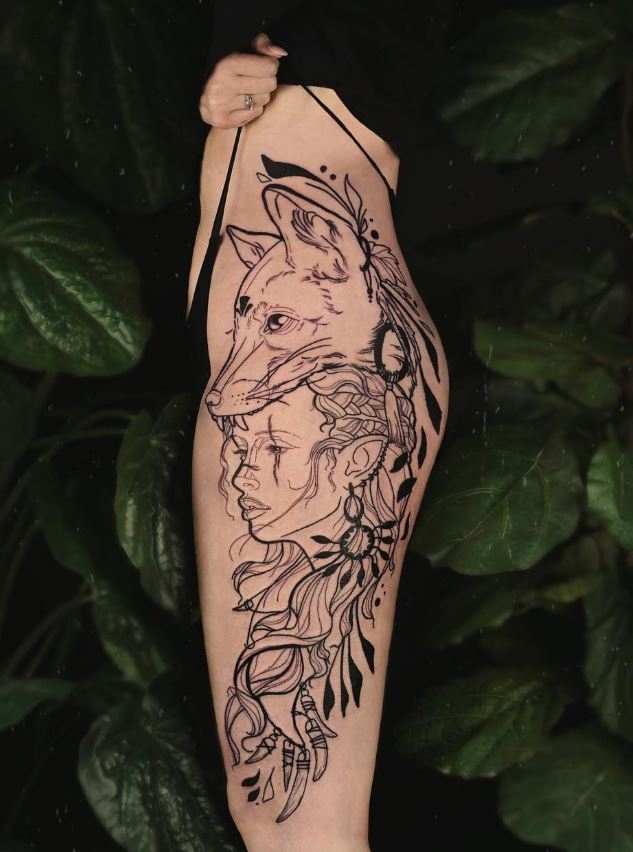 Tatouage De Loup Et Femme Sur La Côte Et La Cuisse