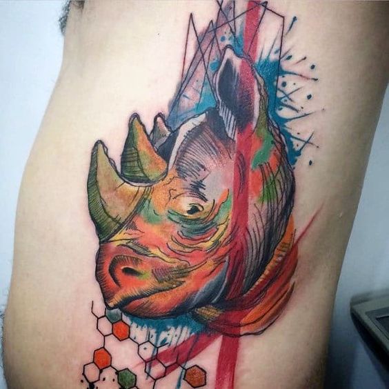 tatouage graphique Rhinocéros sur les cotes