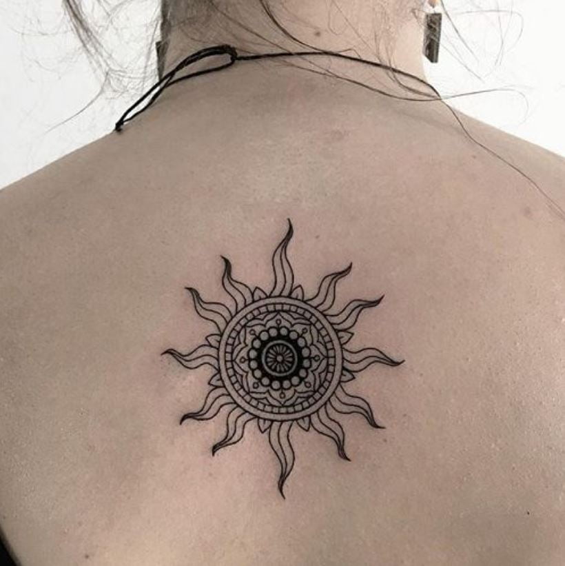 Tatouage Soleil Minimaliste Mandala 