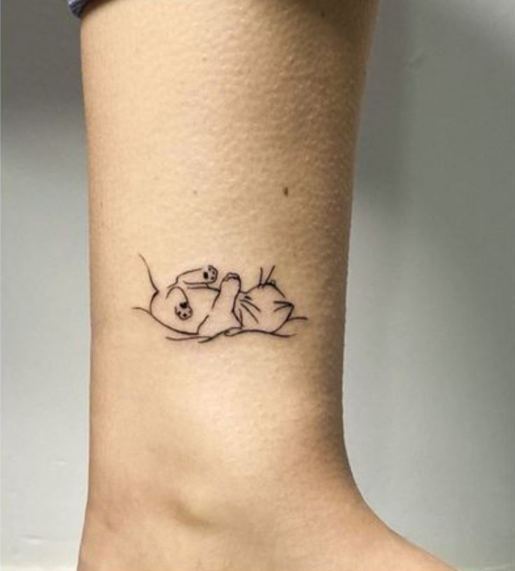 Tatouage Chat Minimaliste Pattes En L'air