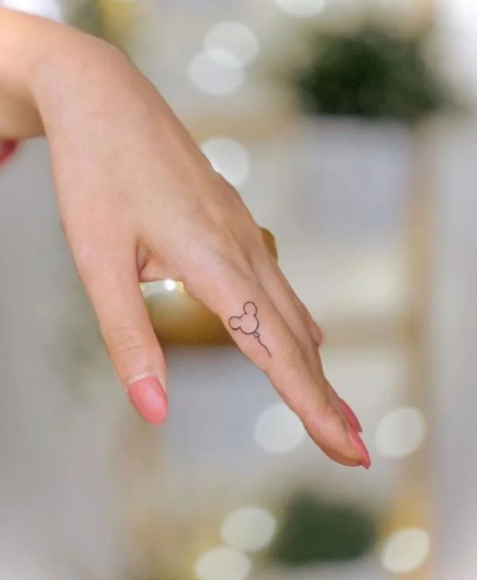 Tatouage Disney Mickey Mouse En Lignes Fines