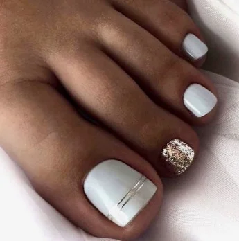 nail Art Pied été Blanc Et Doré