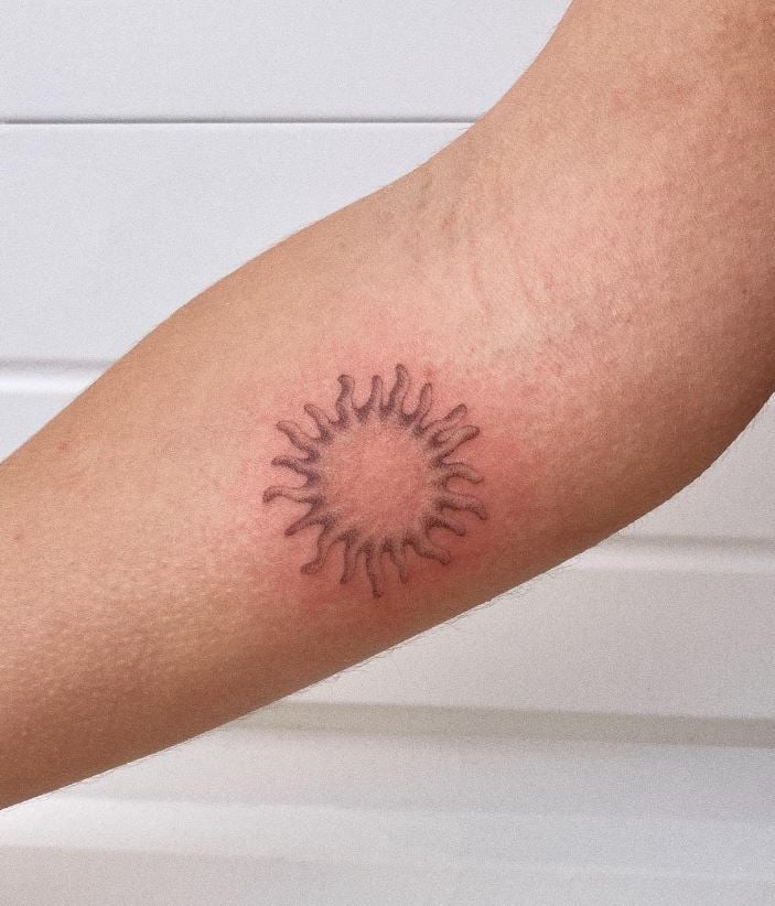 Tatouage Soleil Vers De Terre 