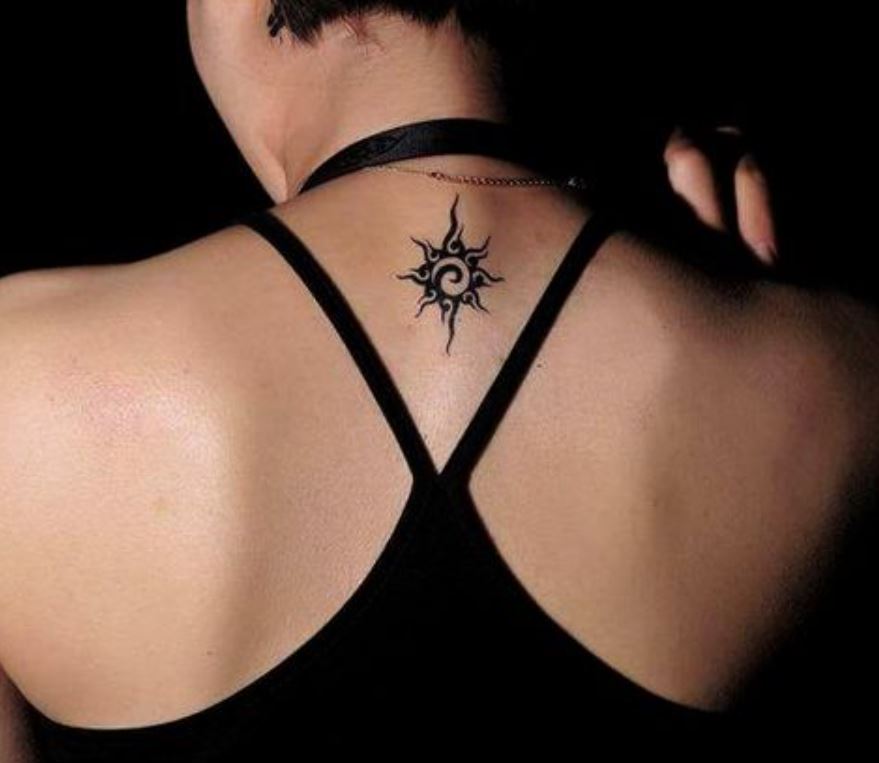 Tatouage Soleil Minimaliste Tribal 