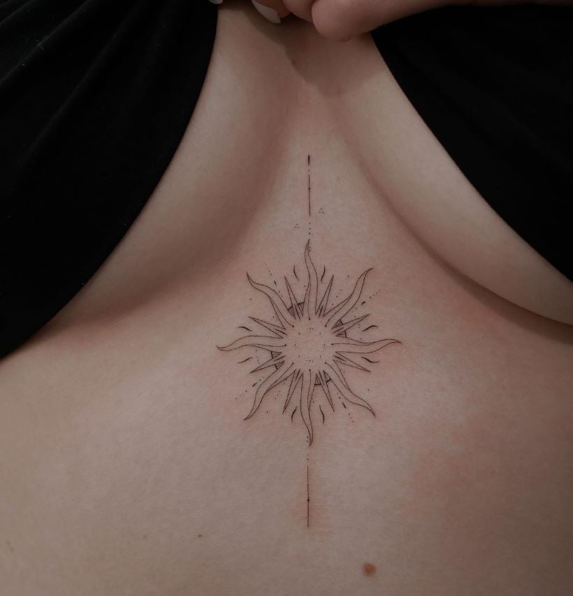 Tatouage Soleil Rayonnant Sur Le Plexus Solaire 