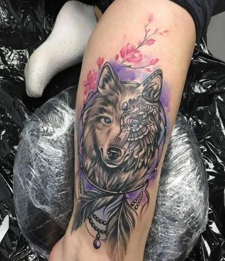 Tatouage De Loup Sur La Jambe