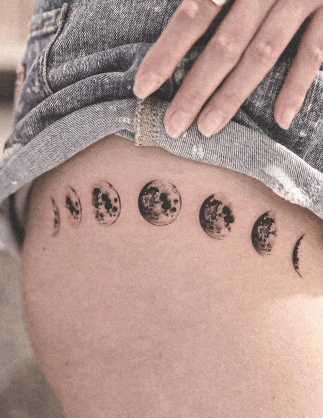 Tatouage Cycle Lunaire Sur La Cuisse