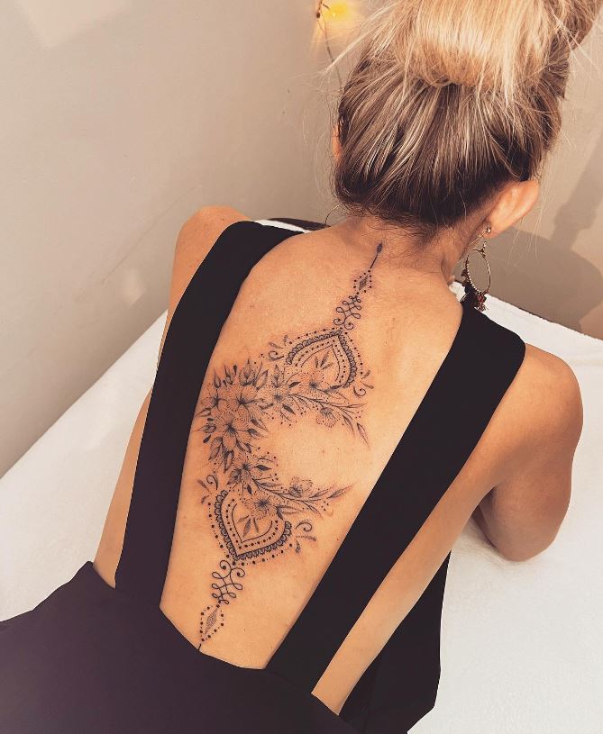 Tatouage Fleurs En Croissant De Lune