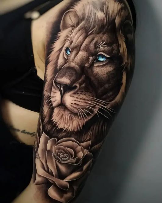 tatouage réaliste Lion Aux Yeux Bleus Et Roses