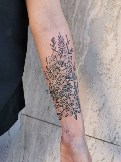 tatouage ornemental Une Composition Florale 