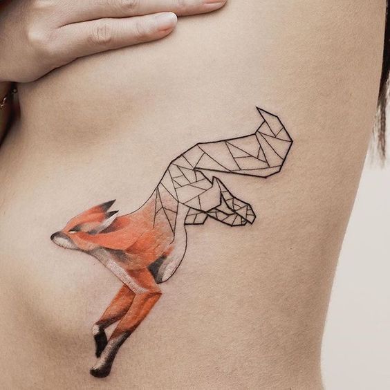 tatouage graphique Renard Géométrique sur les cites femme