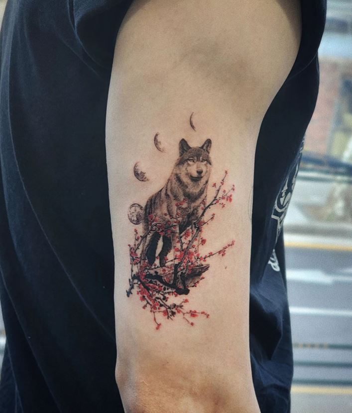 Tatouage De Loup Et Fleurs De Cerisier