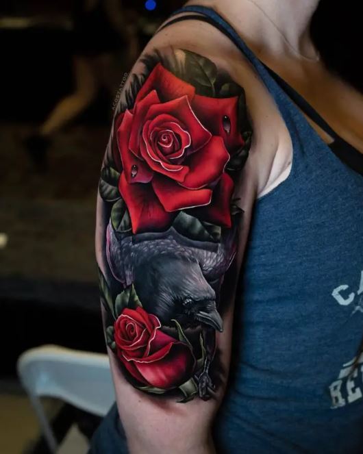 tatouage réaliste Roses & Corbeau 