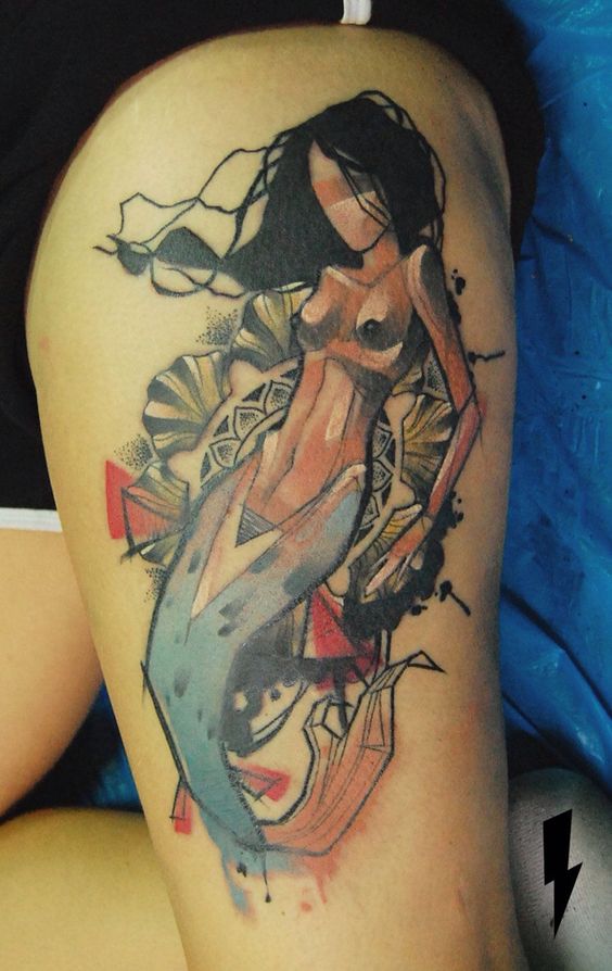 tatouage graphique Sirène sur la cuisse femme