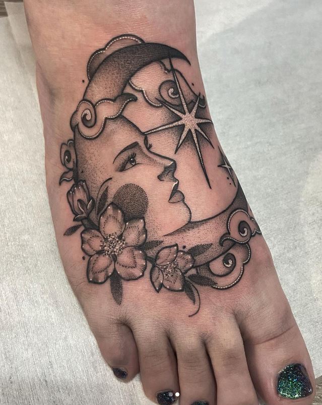 Tatouage Lune à Visage Et étoile Sur Le Pied