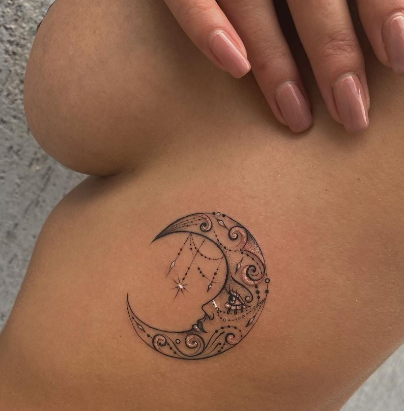 Tatouage Lune à Visage En Arabesque