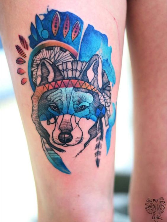 tatouage graphique Loup sur la cuisse femme