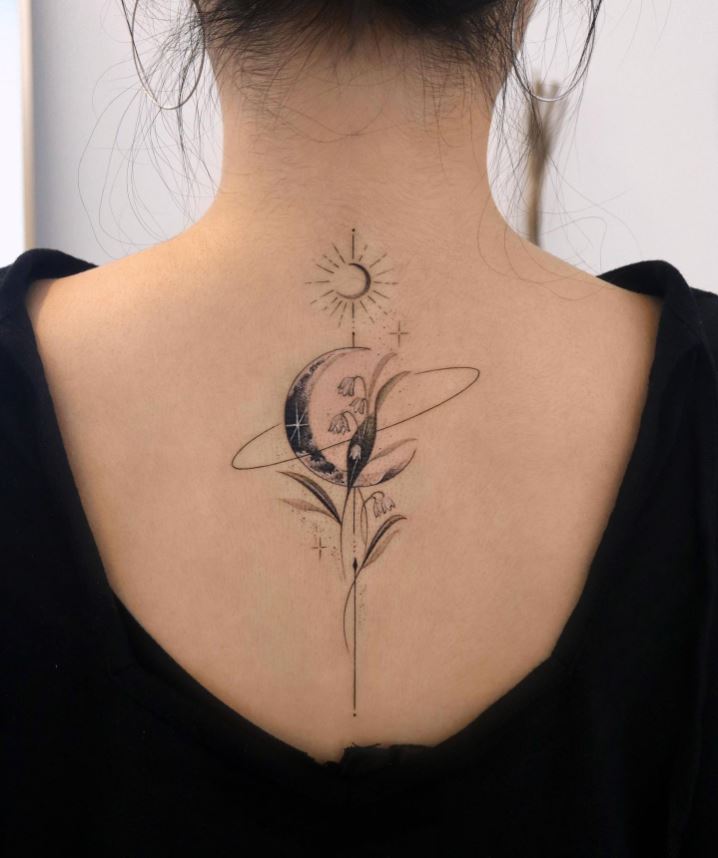 Tatouage Croissant De Lune Et Muguets