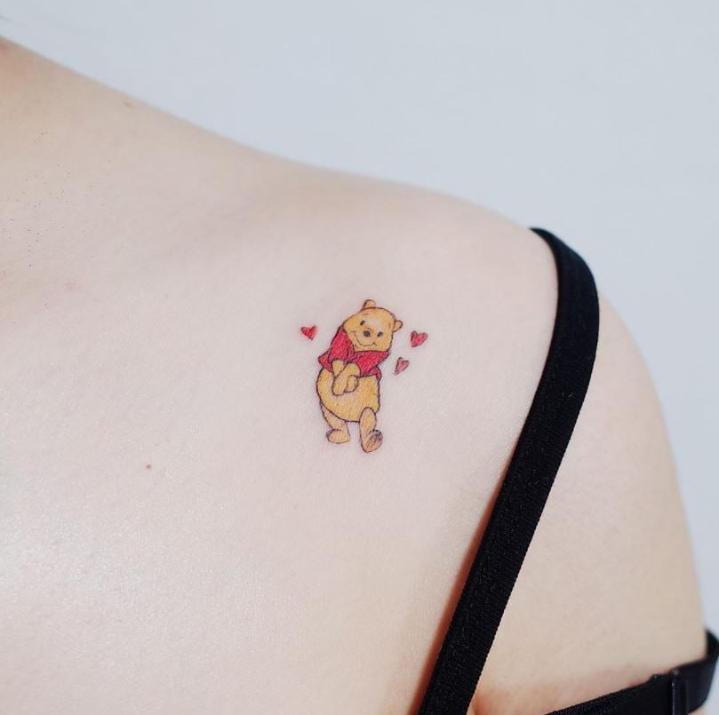 Tatouage Disney Winnie L'ourson Et Trio De Coeur Rouge 