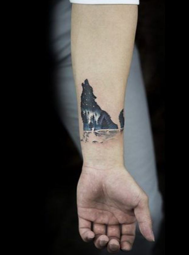 Tatouage De Loup Sur Le Poignet