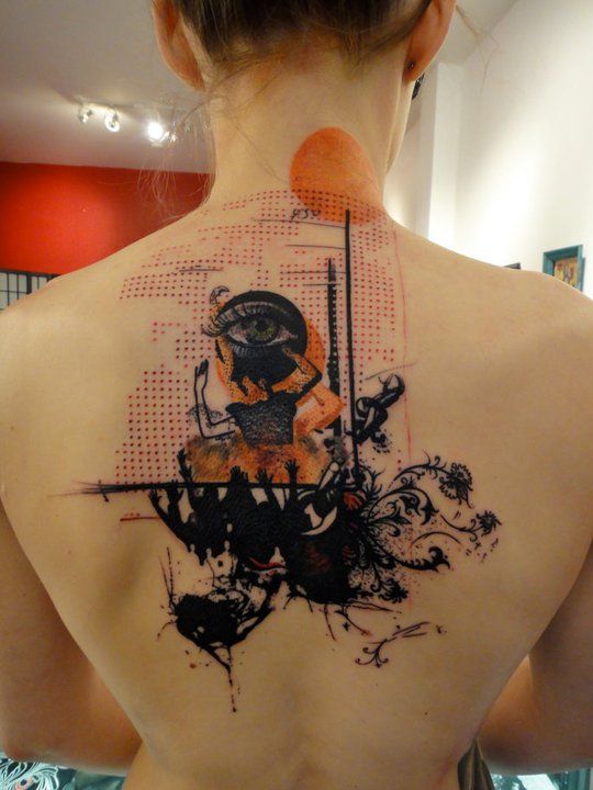 tatouage graphique Un Oeil dans le dos femme