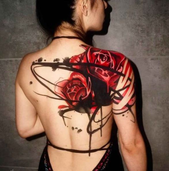 tatouage graphique Roses dans le dos femme