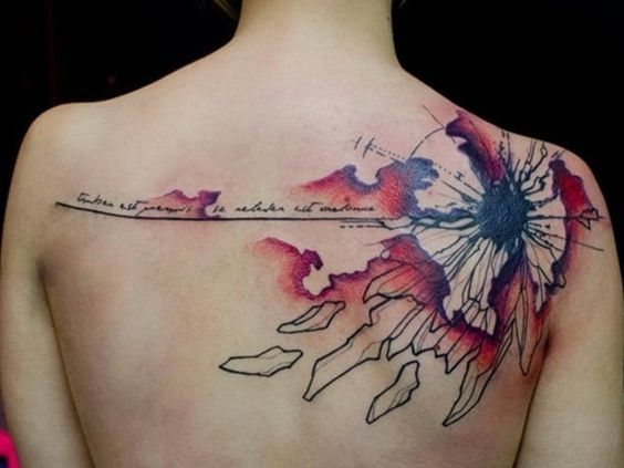 tatouage graphique Vitre Brisée dans le dos femme