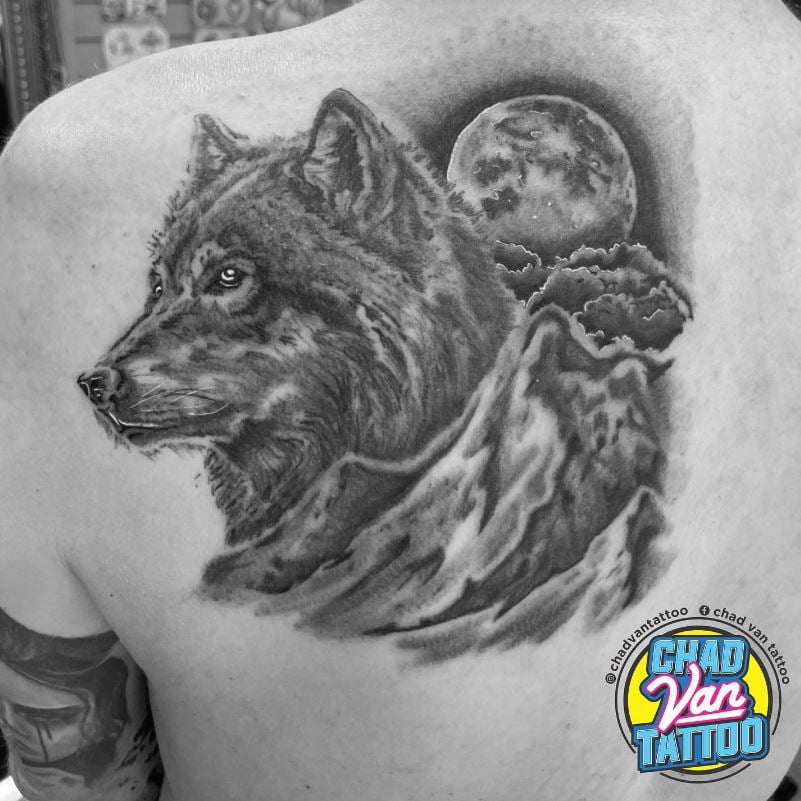 Tatouage De Loup, Montagne Et Lune