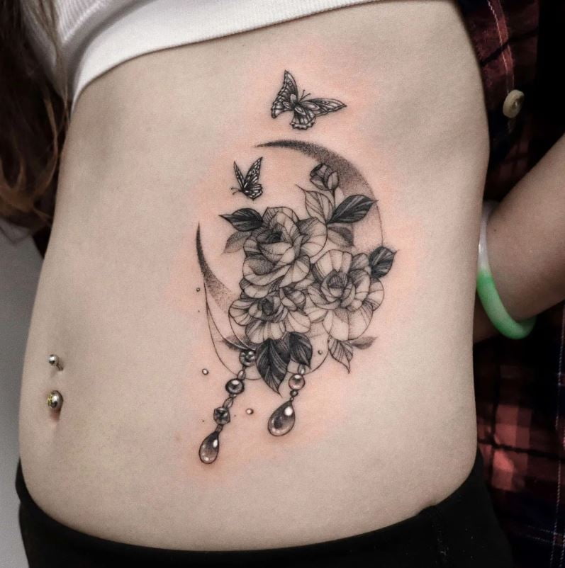 Tatouage Lune Florale à Bijoux Et Papillons