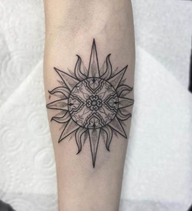 Tatouage Soleil Mandala Dentelle 