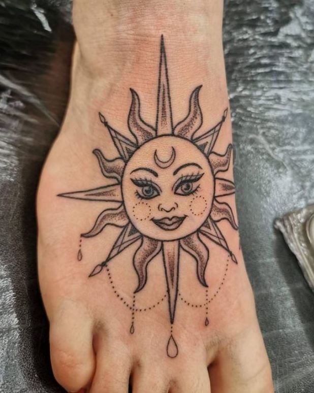 Tatouage Soleil à Bijoux Et Lune