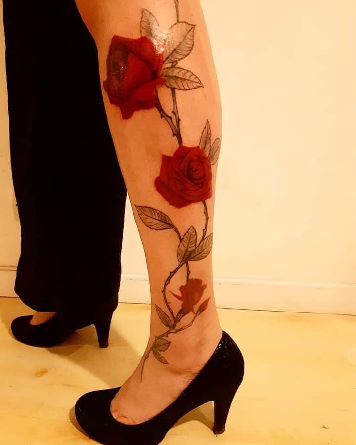 tatouage réaliste Roses Grimpantes