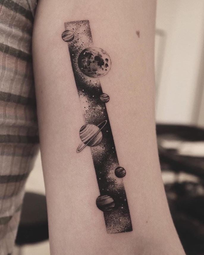  Tatouage Lune Et Planètes Dans Un Rectangle