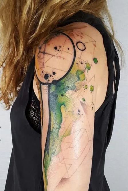 tatouage graphique Cercle sur le bras femme