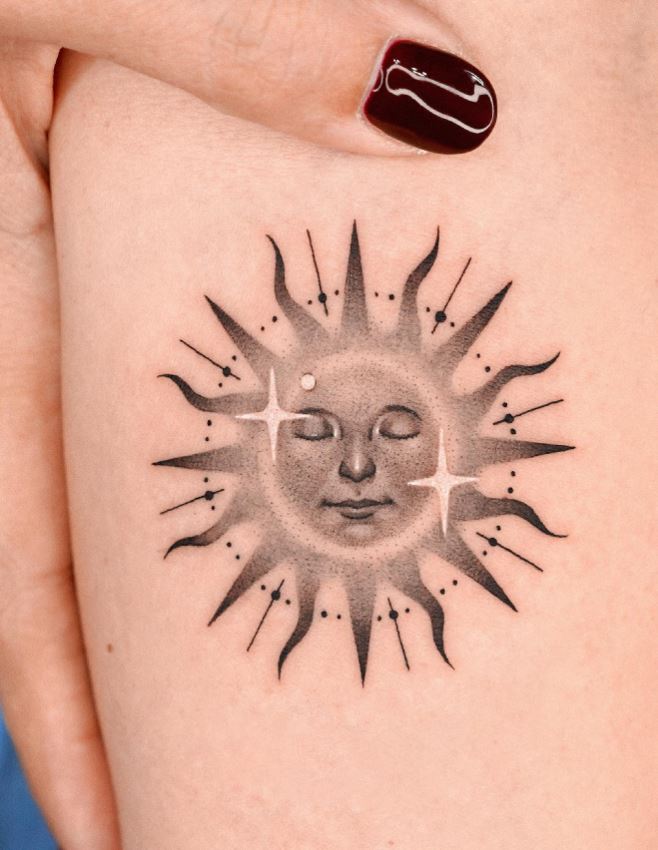 Tatouage Soleil Et étoiles Brillantes 