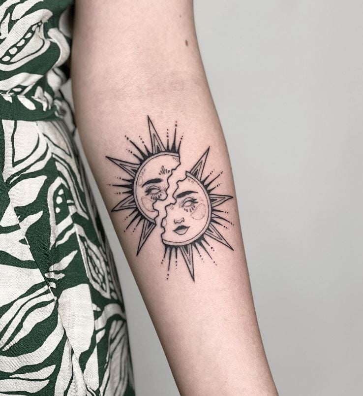 Tatouage Soleil Brisé 