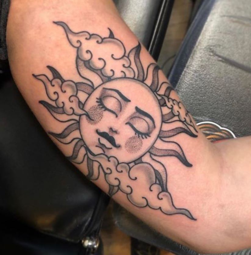 Tatouage Soleil Et Nuages