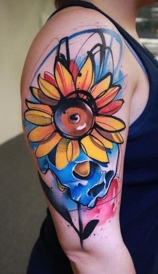 tatouage graphique Tournesol sur le bras femme