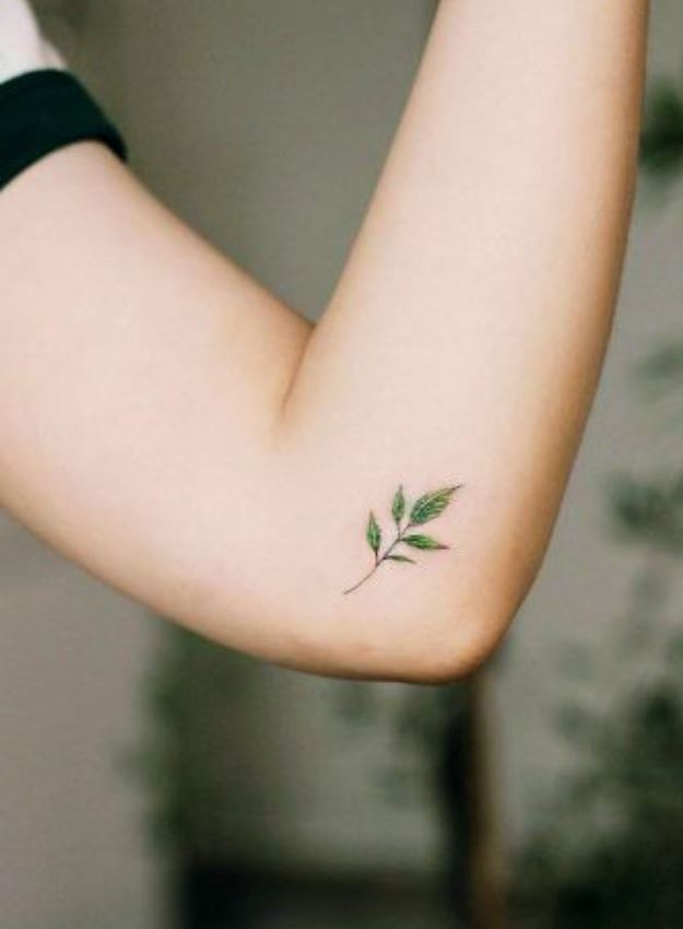  Tatouage Femme Minimaliste Feuilles Vertes 